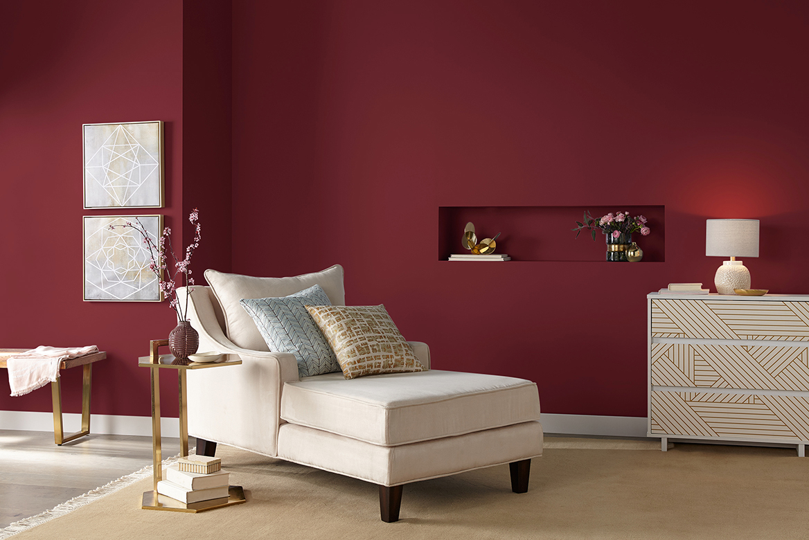 جدران مميزة مطلية بأحد نغمات حجر الجارنيت