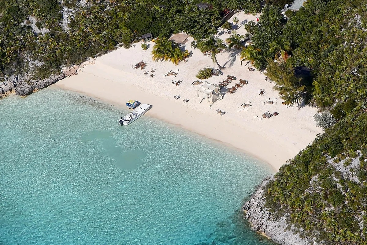 جزيرة ليتل هولز بوند كاي Little Hall's Pond Cay، في جزر البهاما