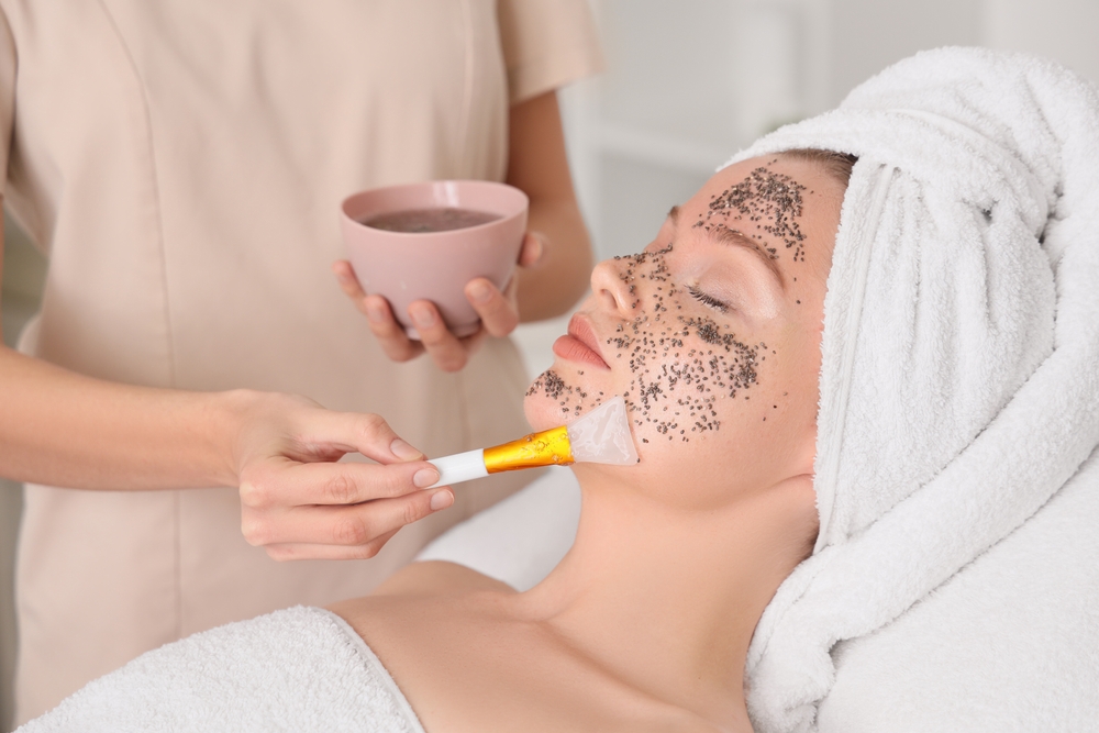 جل الشيا مع ملعقة صغيرة من ماء الورد يهدئ البشرة الحساسة