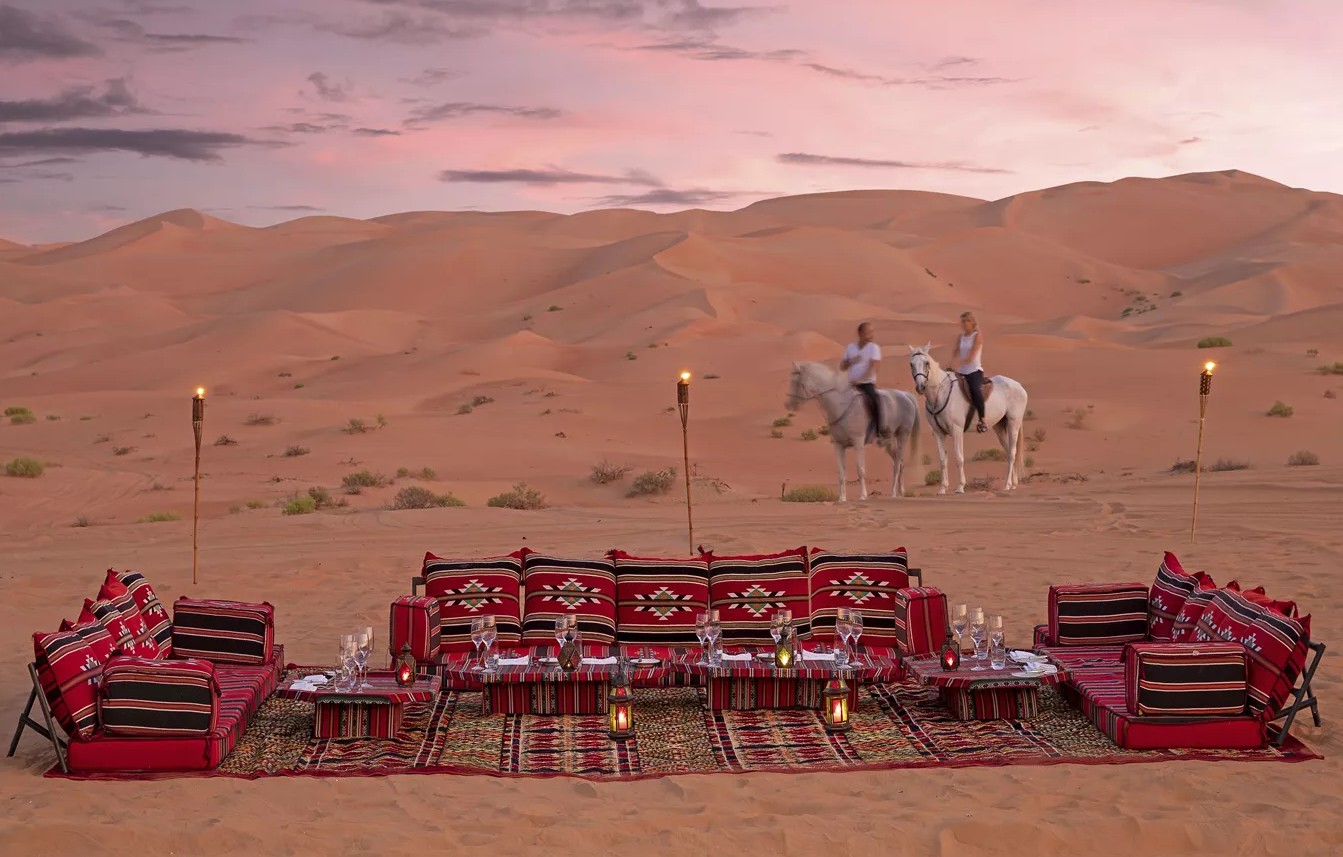 جلسات استثنائية في أحضان صحراء ليوا