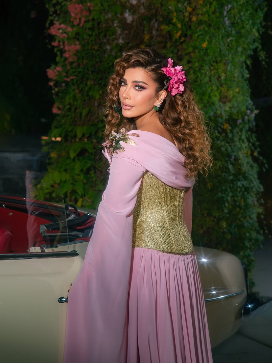 جمانة جمال شاعرة شابة تكسب ثقة الجمهور والنجوم