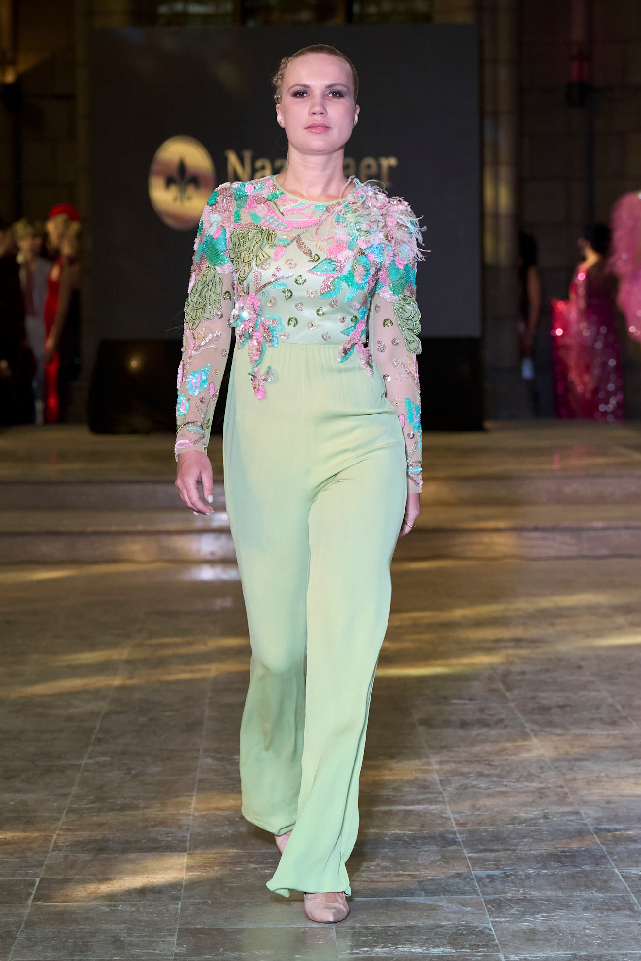 جمبسوت رسمي من ‏Naz Maer