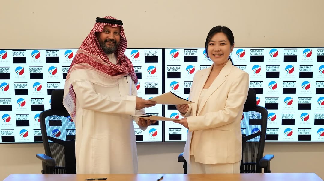 جمعت الاتفاقية بين الفنان راشد الشعشعي وتينغتينغ فانغ عميدة الأكاديمية الآسيوية للفنون