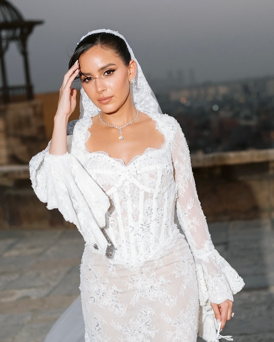 الفنانة جميلة عوض في حفل زفافها