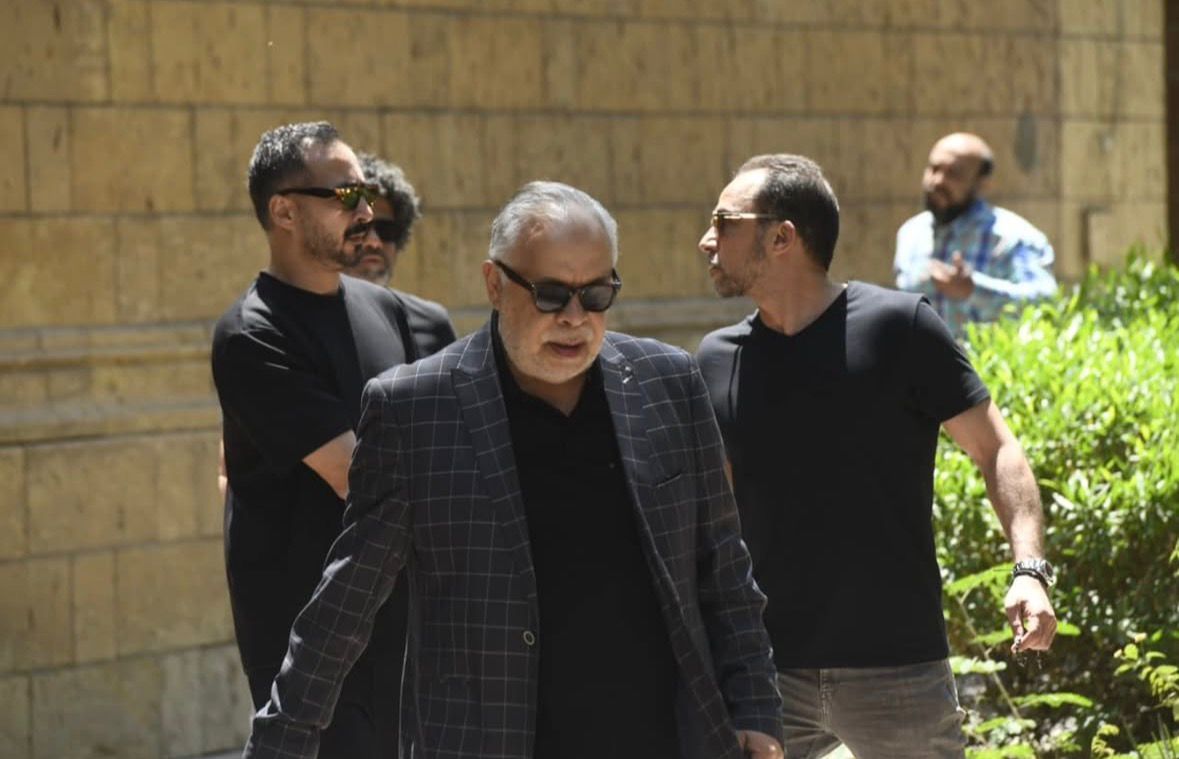 أشرف زكي نقيب الممثلين في مصر في جنازة والد منة شلبي