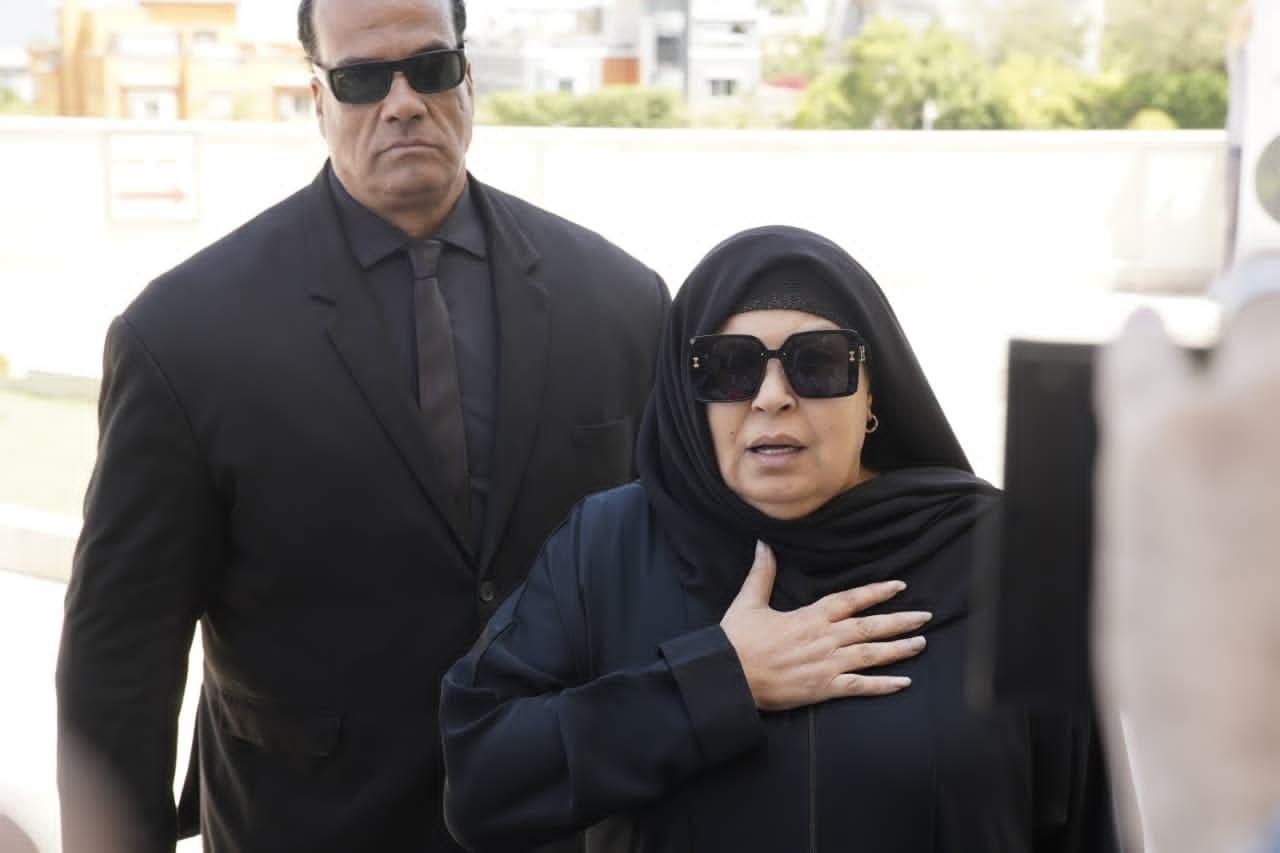 فيفي عبده في جنازة المطرب هاني شاكر