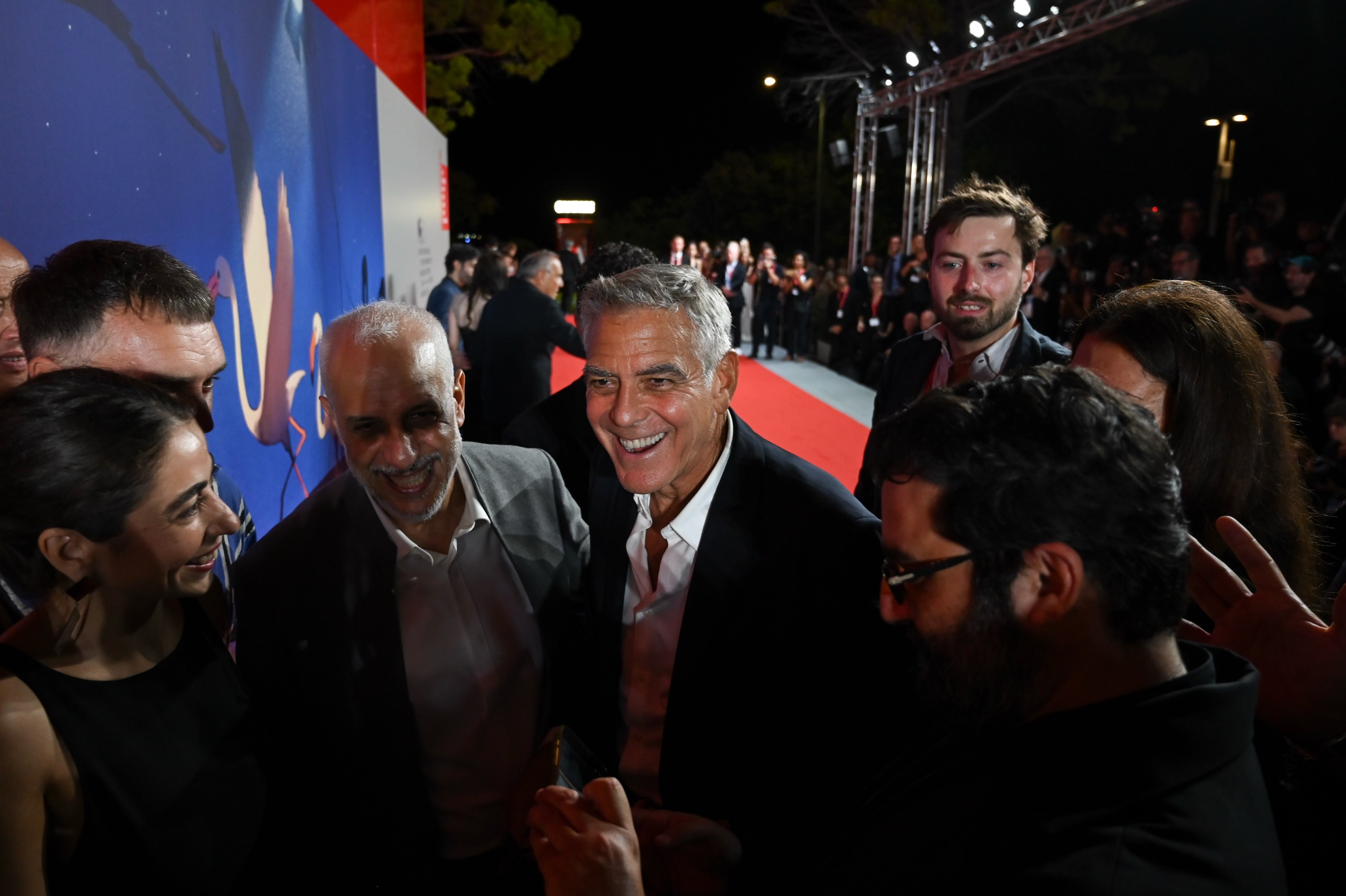 جورج كلوني وماغي جيلنهال يناقشان مستقبل السينما وai