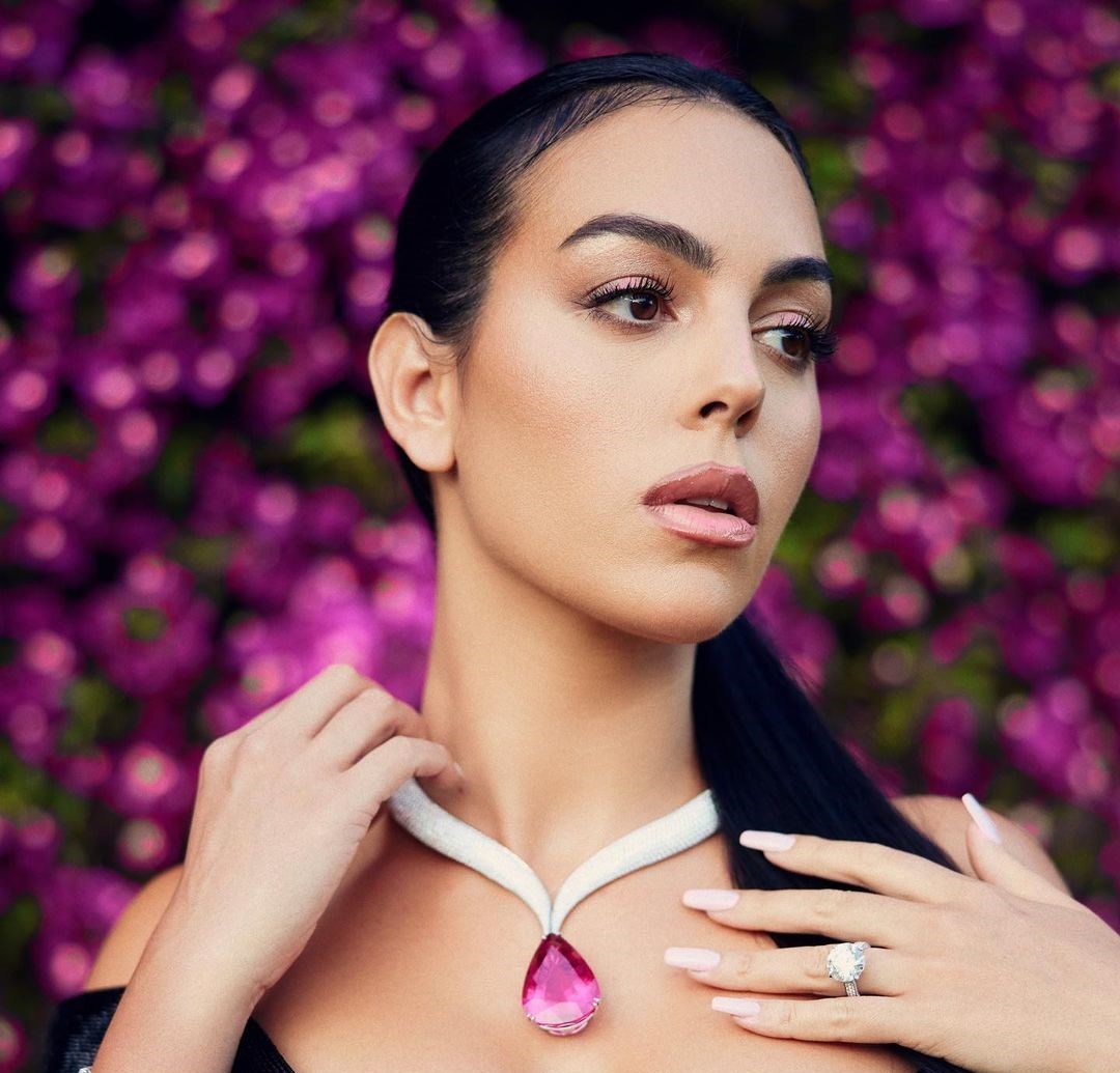 جورجينا رودريغز Georgina Rodriguez بقلادة ساحرة من تصميم شوبارد Chopard