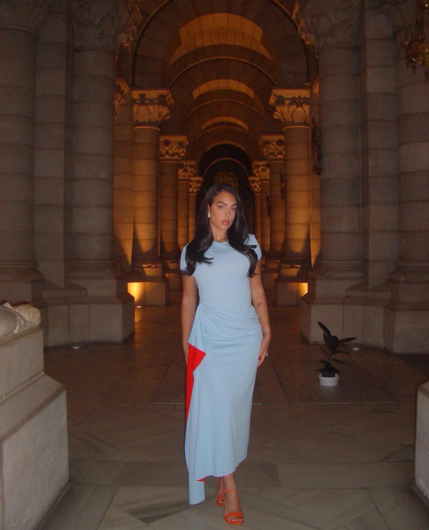 الأزرق السماوي بتوقيع Oscar de la Renta