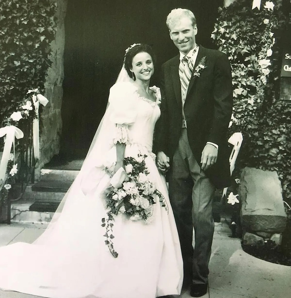 جوليا لويس دريفوس Julia Louis-Dreyfus وبراد هول Brad Hall