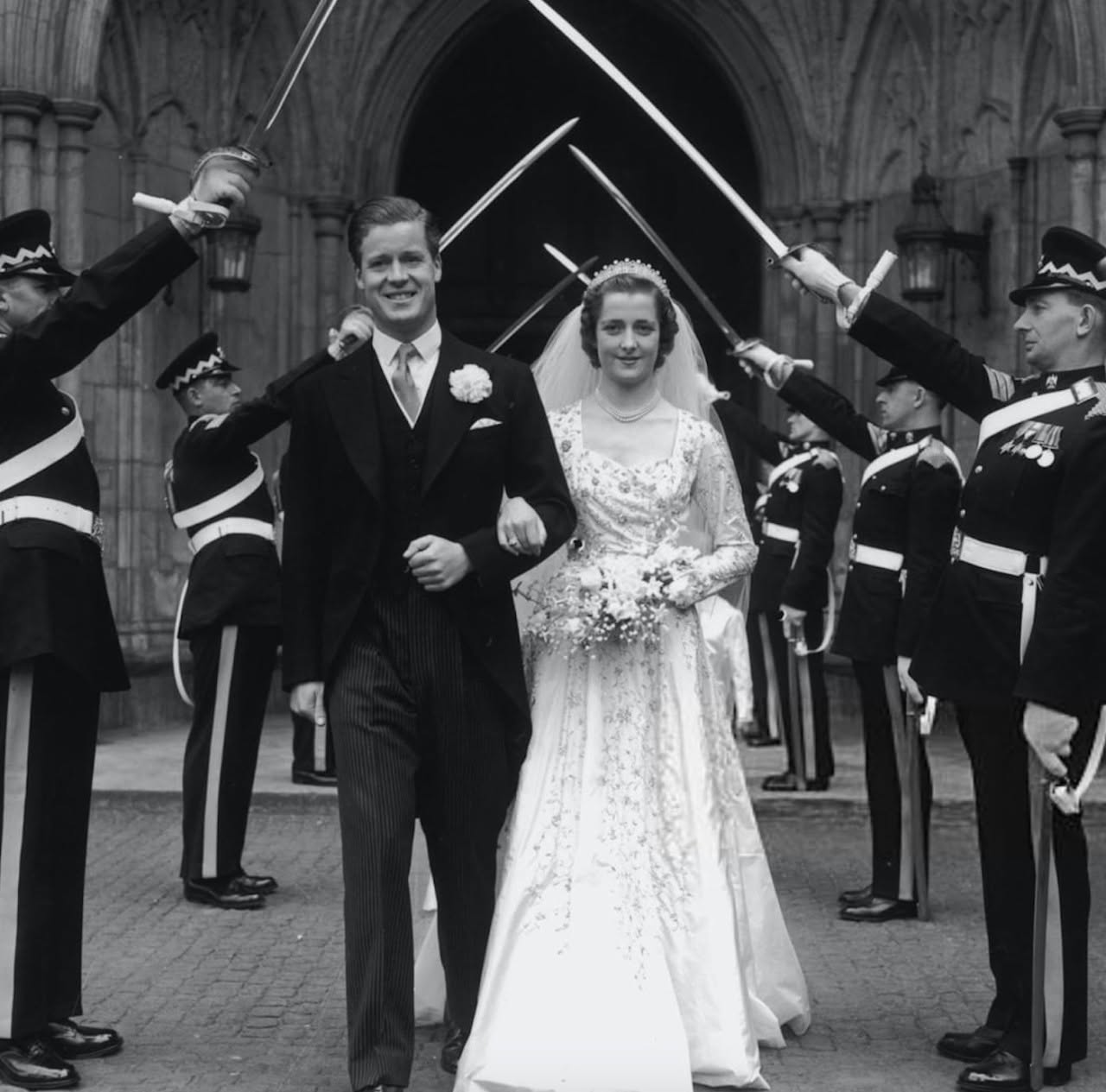 جون سبنسر John Spencer وفرانسيس روش Frances Roche