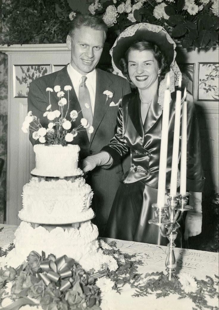 جيرالد فورد Gerald Ford وإليزابيث بلومر Elizabeth Bloomer في ميشيغان