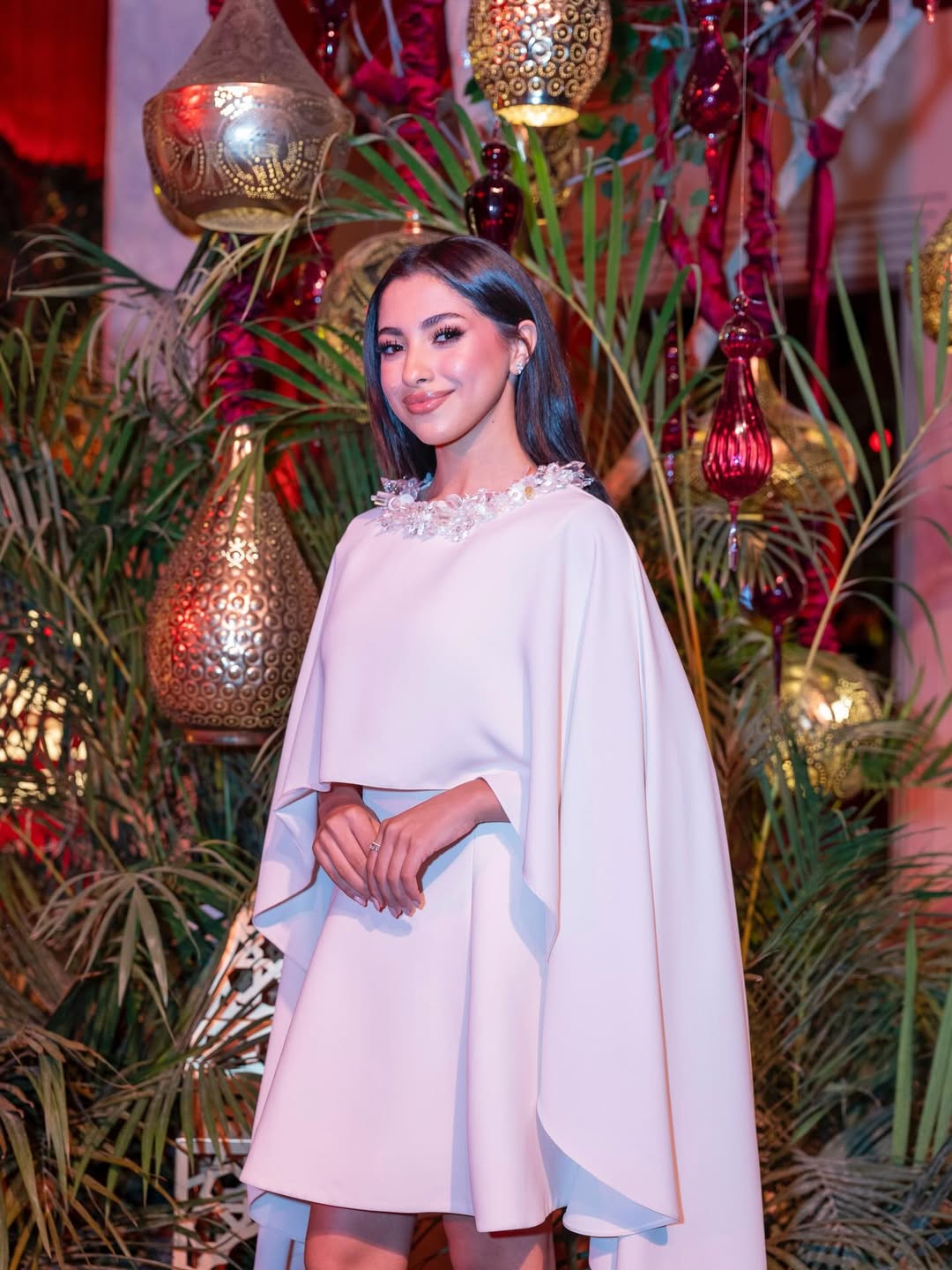  جيسيكا حسام الدين ترتدي فستانا رقيقا باللون الأبيض من توقيع Nihan Peker