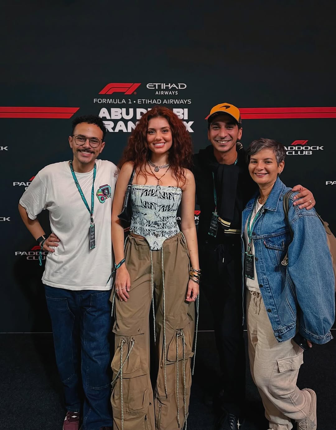 جيهان الشماشرجي بموضة بنطال الكارجو الفضفاض باللون البني