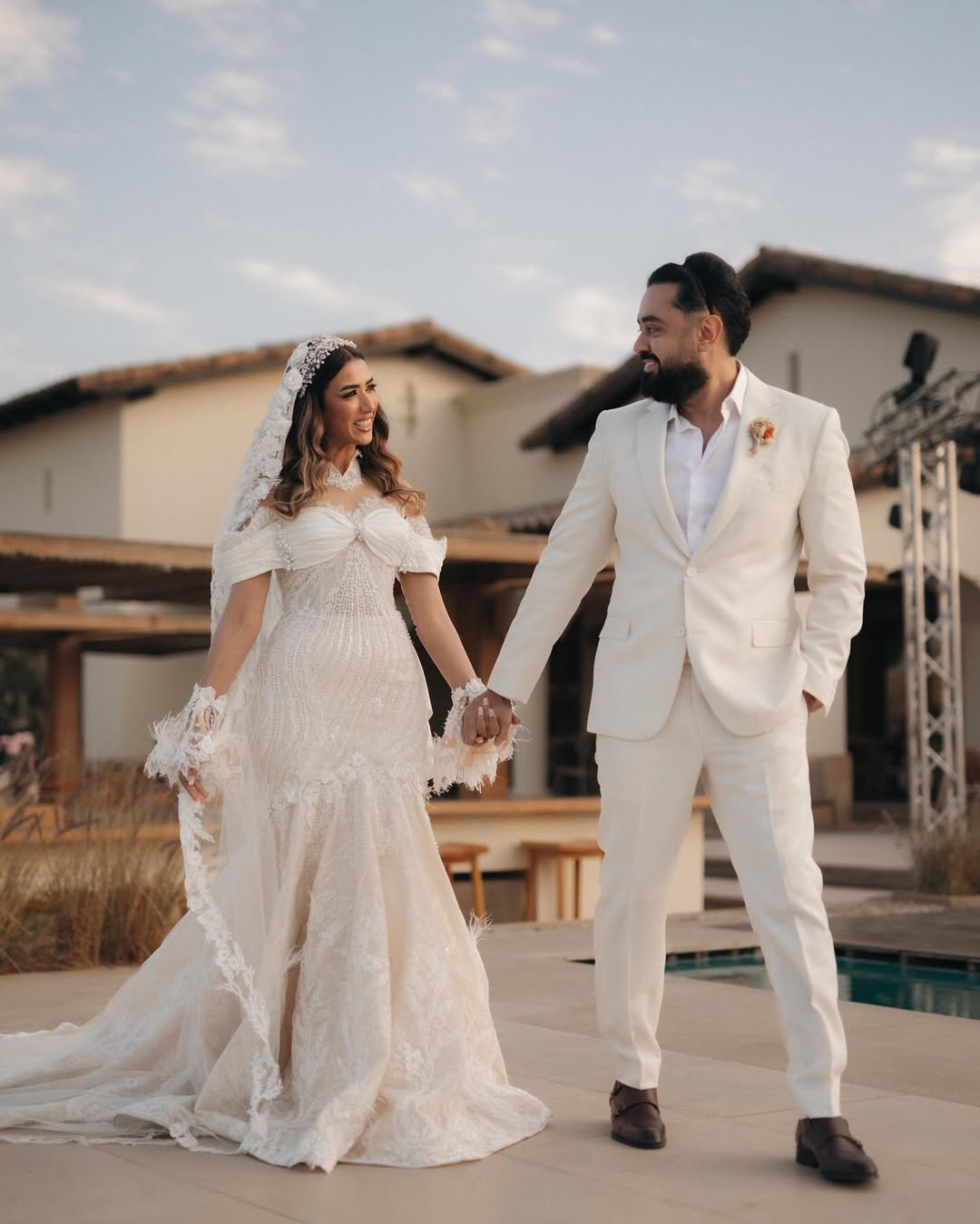 حاتم فهمي مع عروسته في يوم زفافه