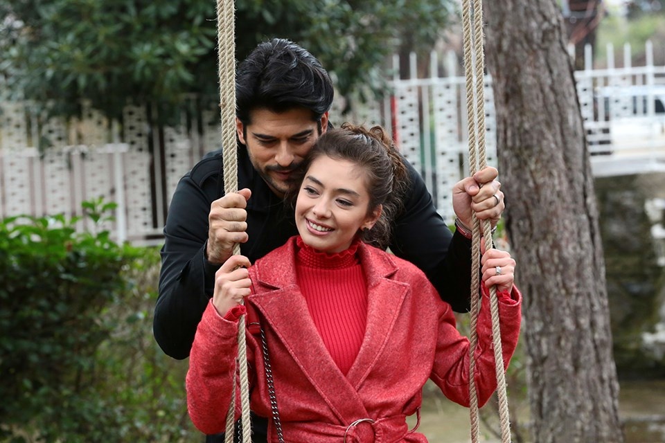 أبطال المسلسل التركي "حب أعمى"