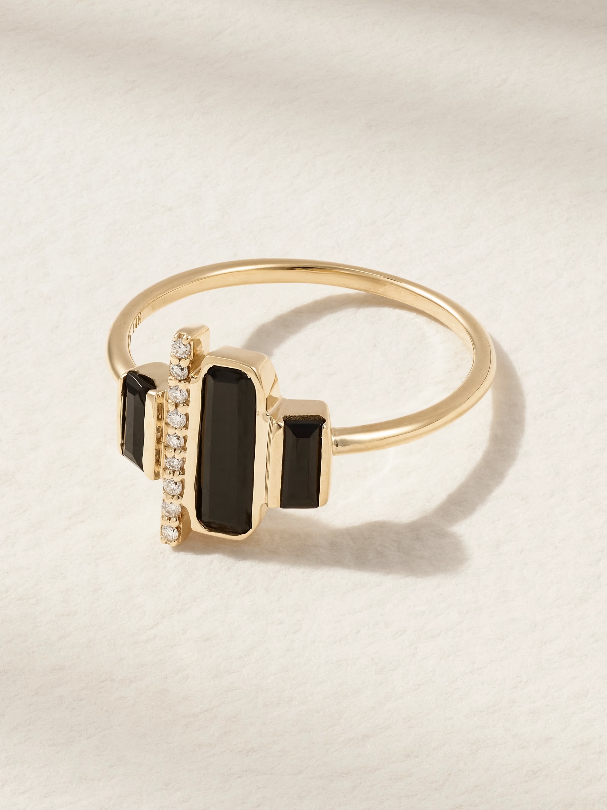 حجر الاسبينل الاسود في مجوهرات Melissa Joy Manning