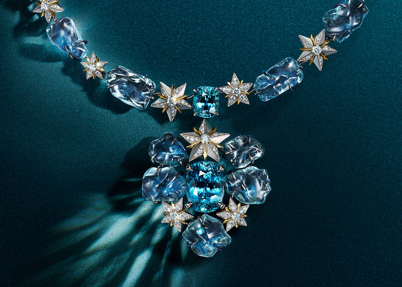 حجر الزيركون الأزرق يتوسط قلادة فاخرة من TiffanyAndCo