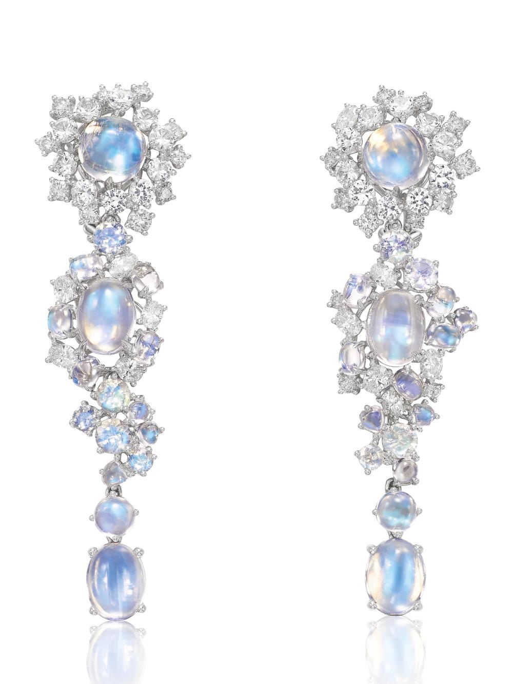 حجر القمر الساحر في أقراط من Anna Hu