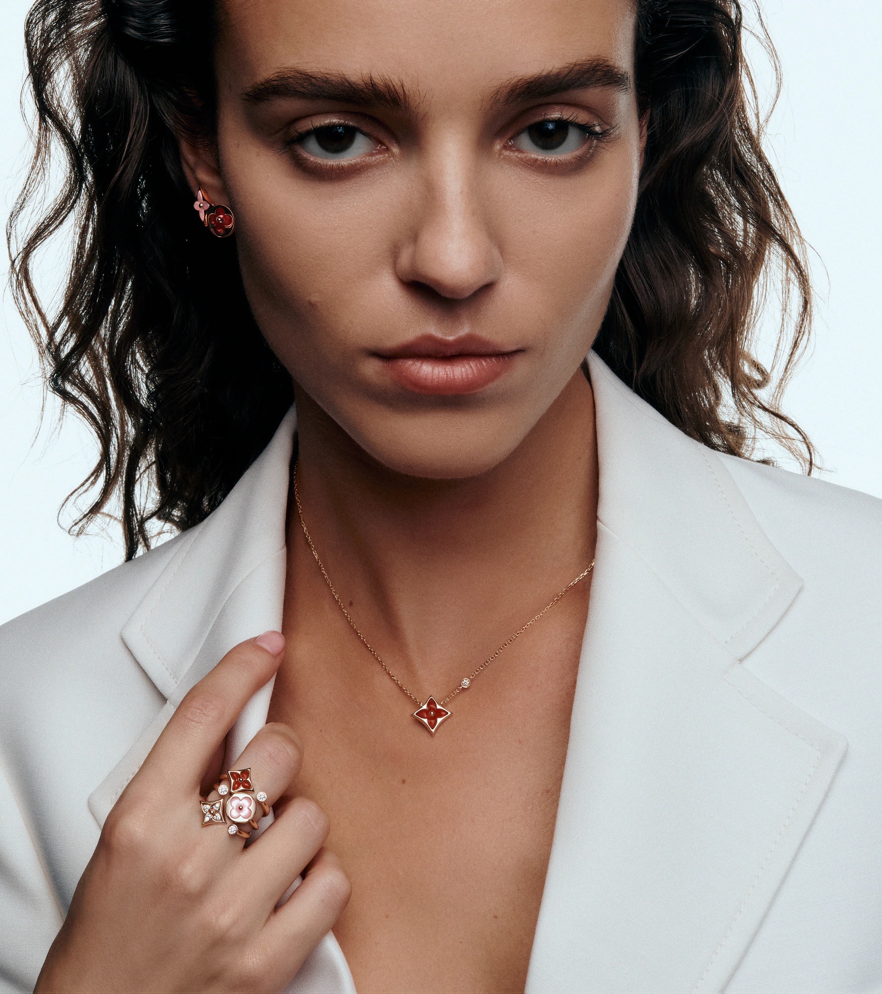 حجر الكارنيليان في مجوهرات Louis Vuitton