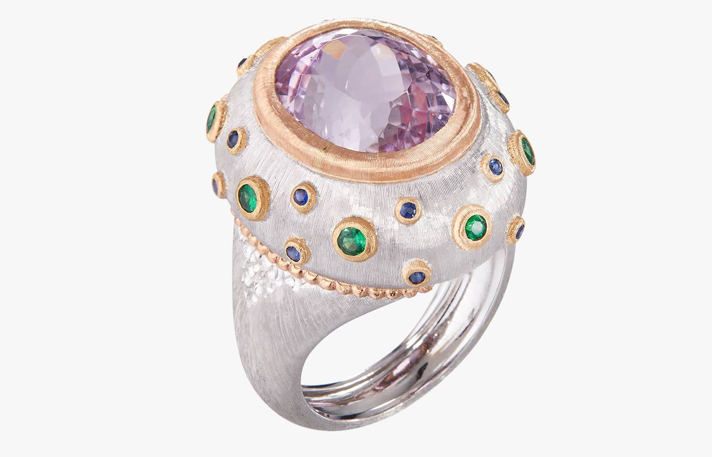 حجر الكونزيت الفاخر في خاتم من Buccellati