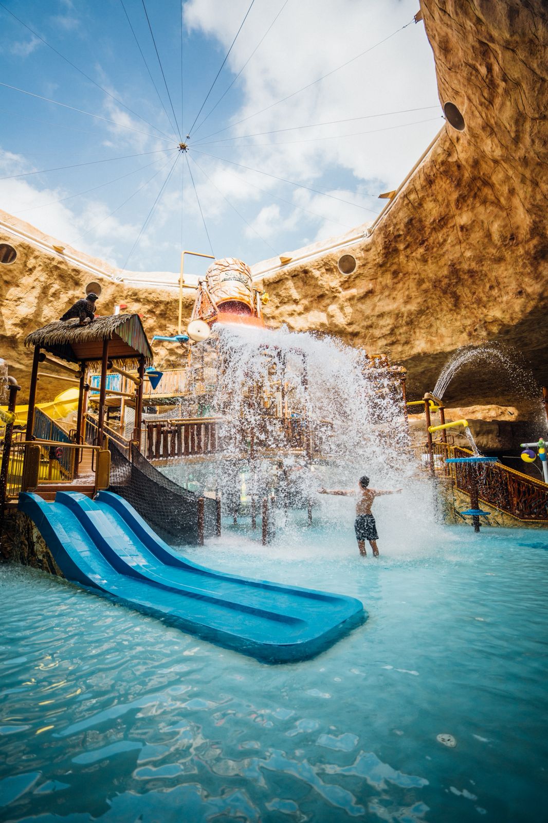 حديقة مائية داخل منتجع هلتون سلوىDesert Falls