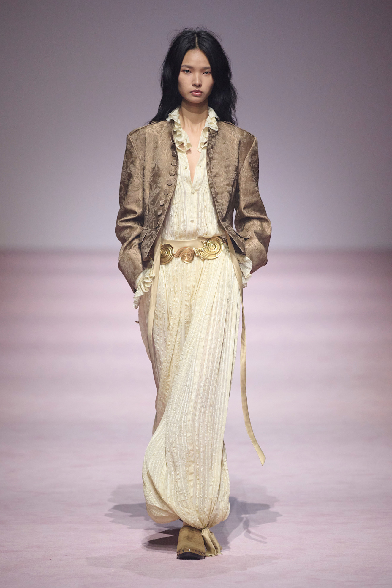 حزام معدني أنيق من Xu Zhi