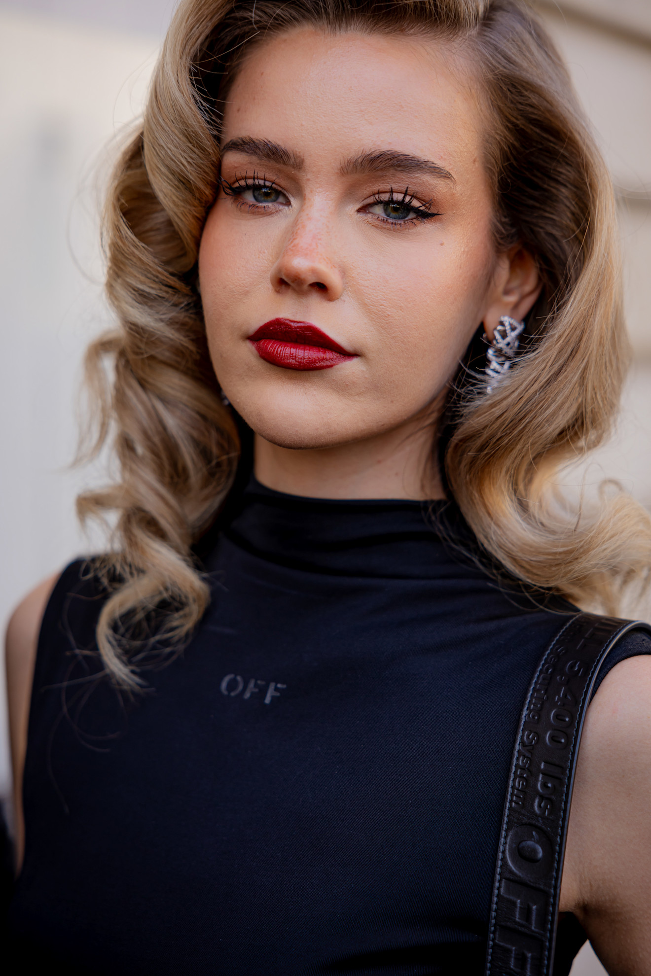 حضور جمالي لافت في شوارع الموضة الباريسية لشتاء 2027