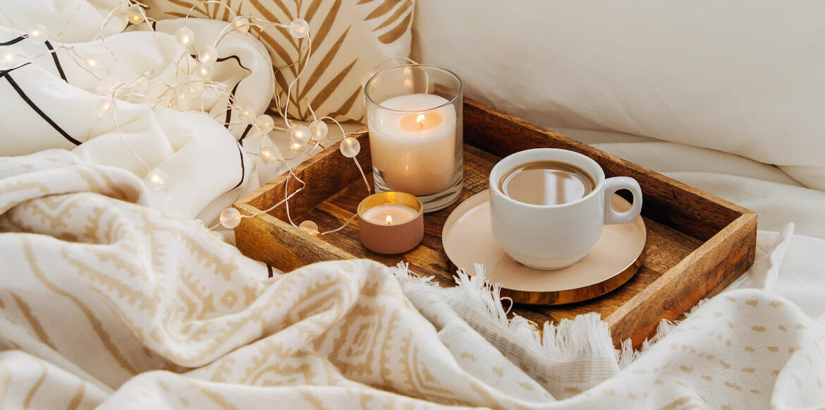 حضّري كوبًا ساخنًا من أي مشروب تفضليه