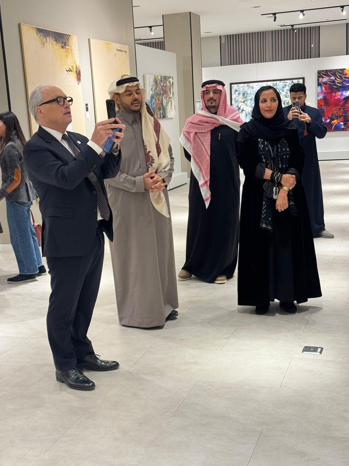 حظي المعرض بزيارة نخبة من الشخصيات الهامة