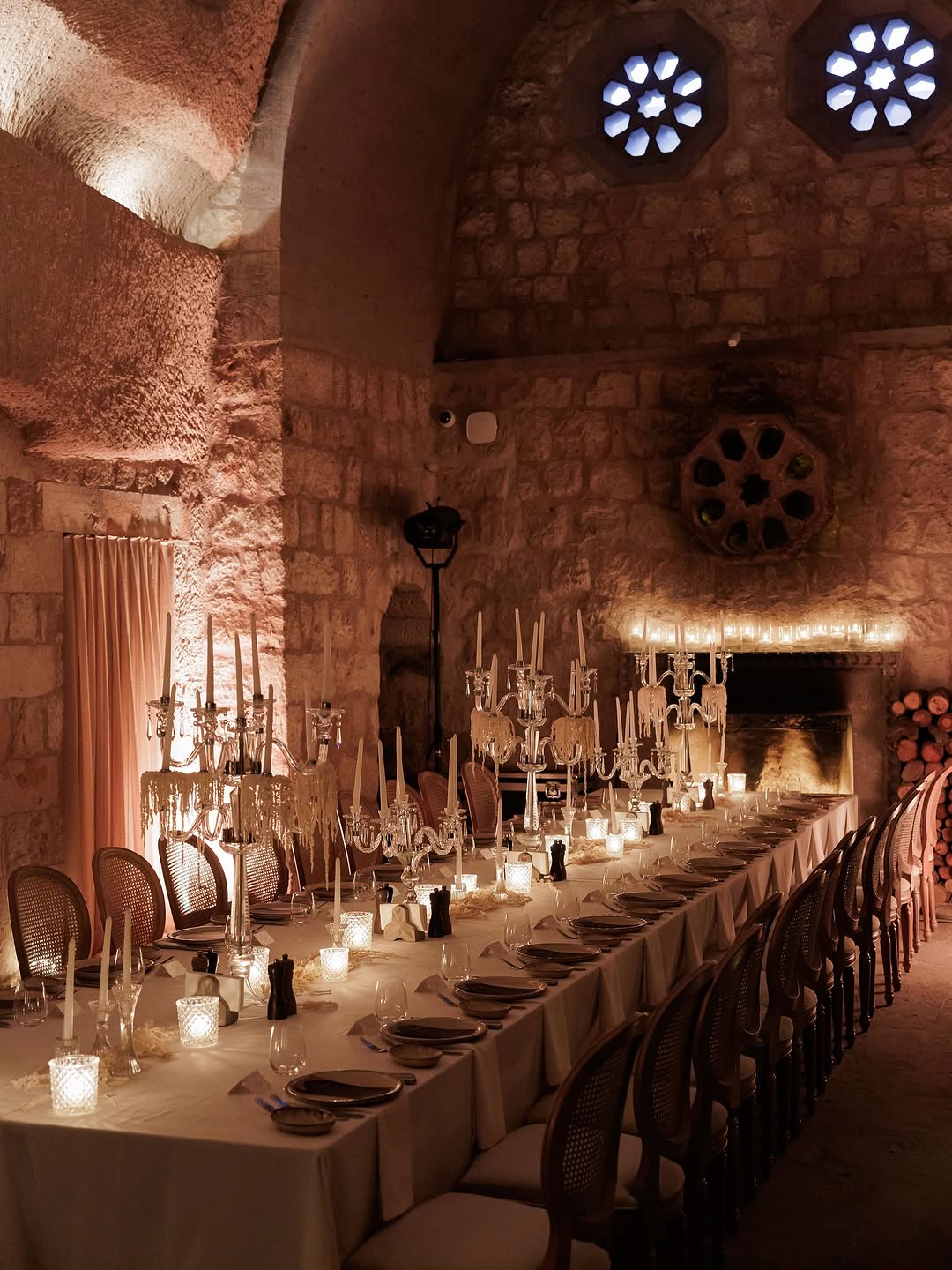 حفل زفاف بثيم تاريخي من صفحة Little Blue Door