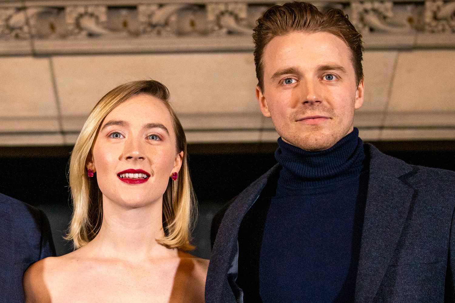 حفل زفاف سيرشا رونان Saoirse Ronan وجاك لودن Jack Lowden في مكتب تسجيل الزواج المركزي في إدنبرة