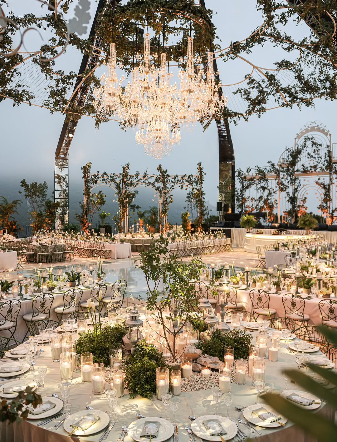 حفل زفاف عند المغيب- الصورة من @LebaneseWeddings