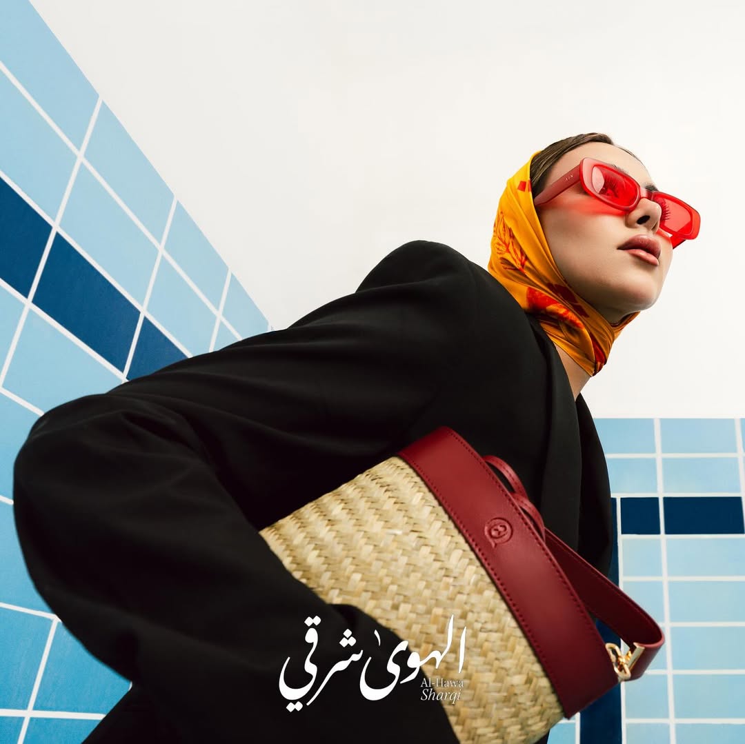 حقائب الصيف من قرمز تحت شعار الهوى شرقي