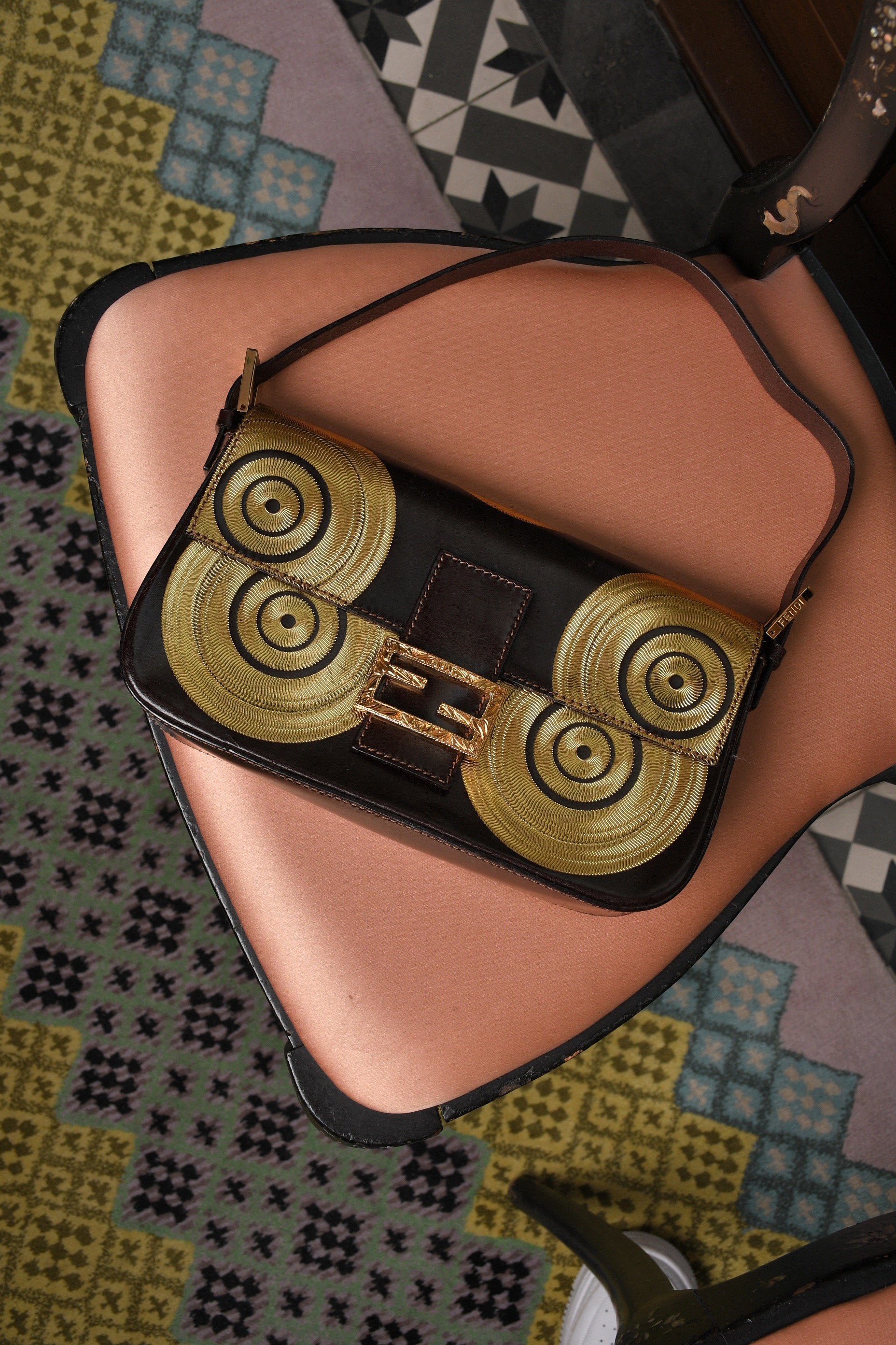 حقيبة أرشيفية مميزة من Amused