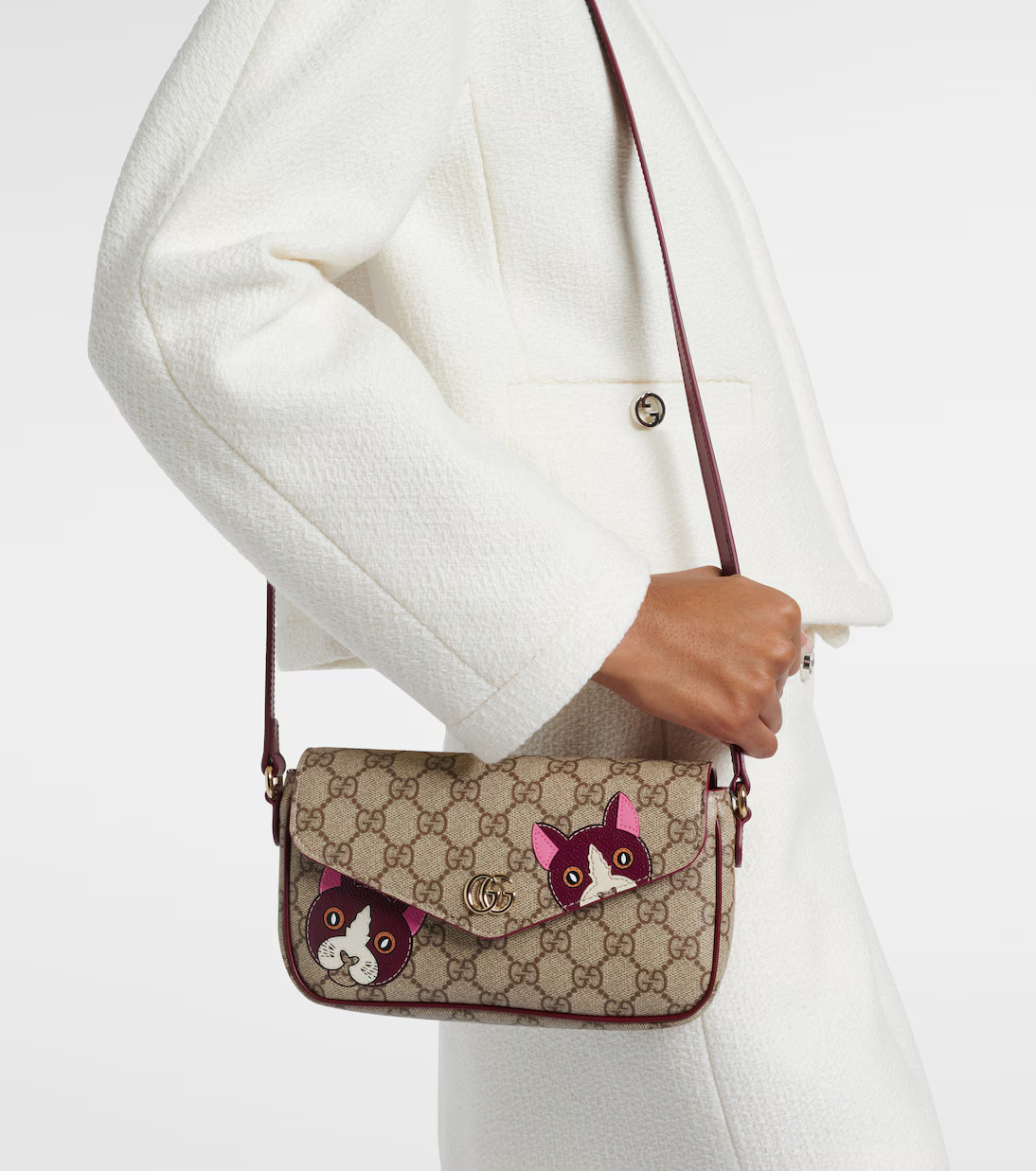حقيبة تستقر عند الخصر من Gucci