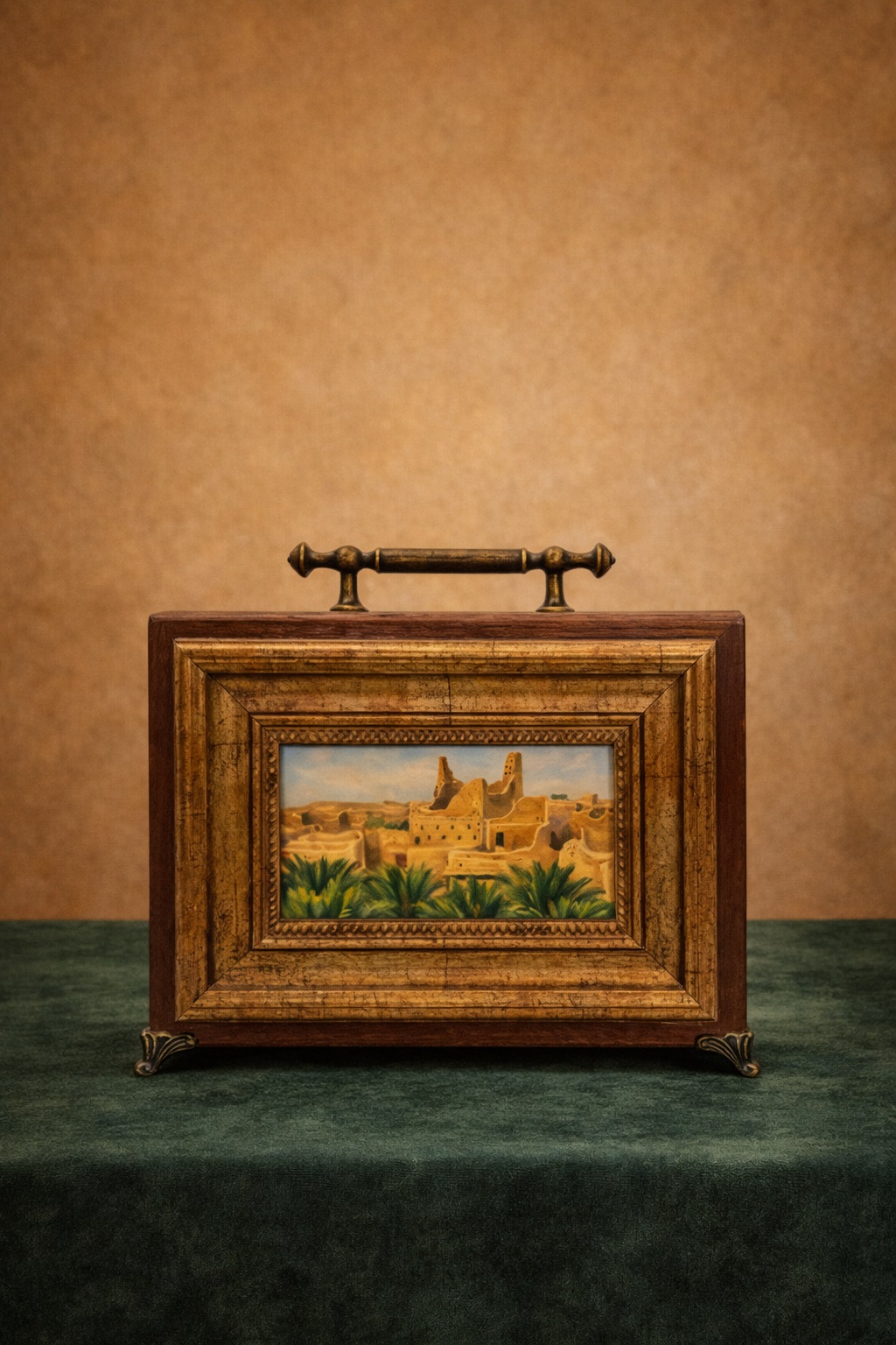 حقيبة خشب ماهوجني من أثيرا مرسومة يدوياً