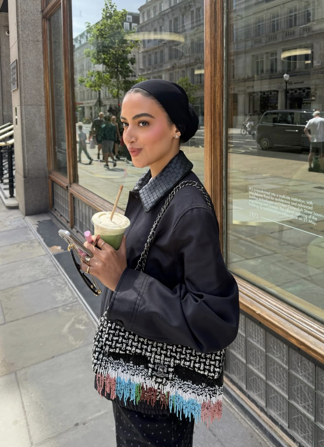 حقيبة مميزة من Chanel على المؤثرة ورائدة الأعمال يارا النملة