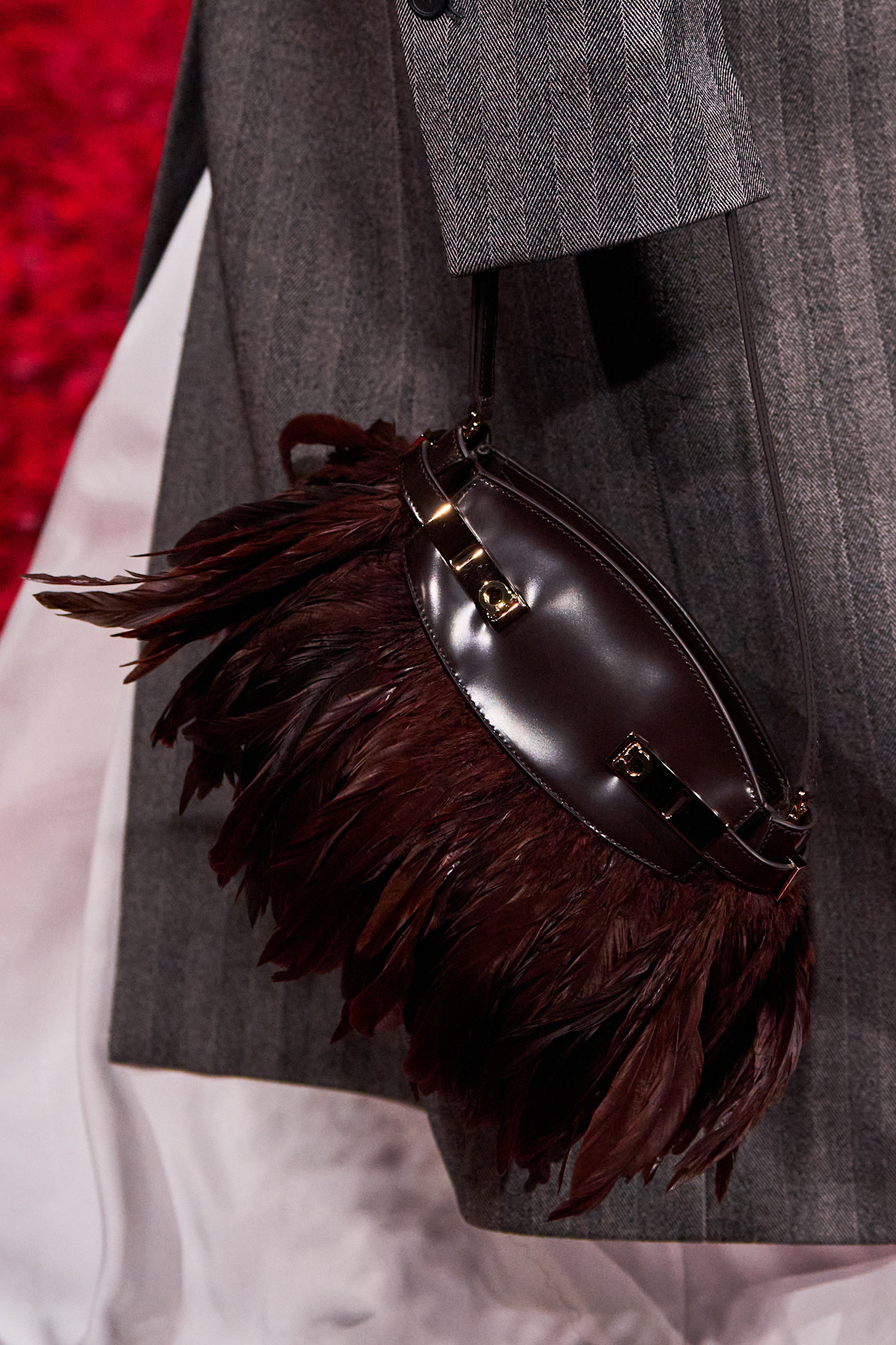 حقيبة من الريش من Ferragamo
