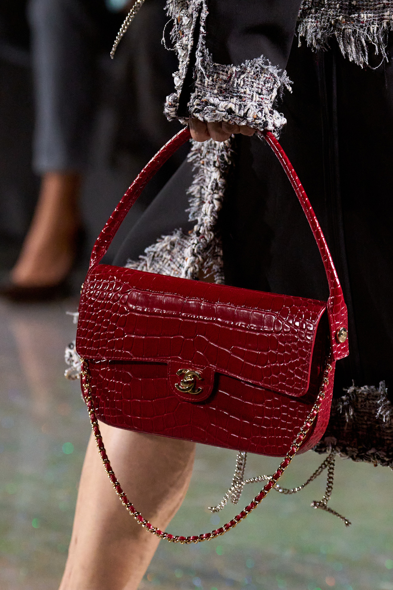 حقيبة من جلد التمساح من مجموعة Chanel للأزياء الجاهزة لخريف وشتاء 2026-2027