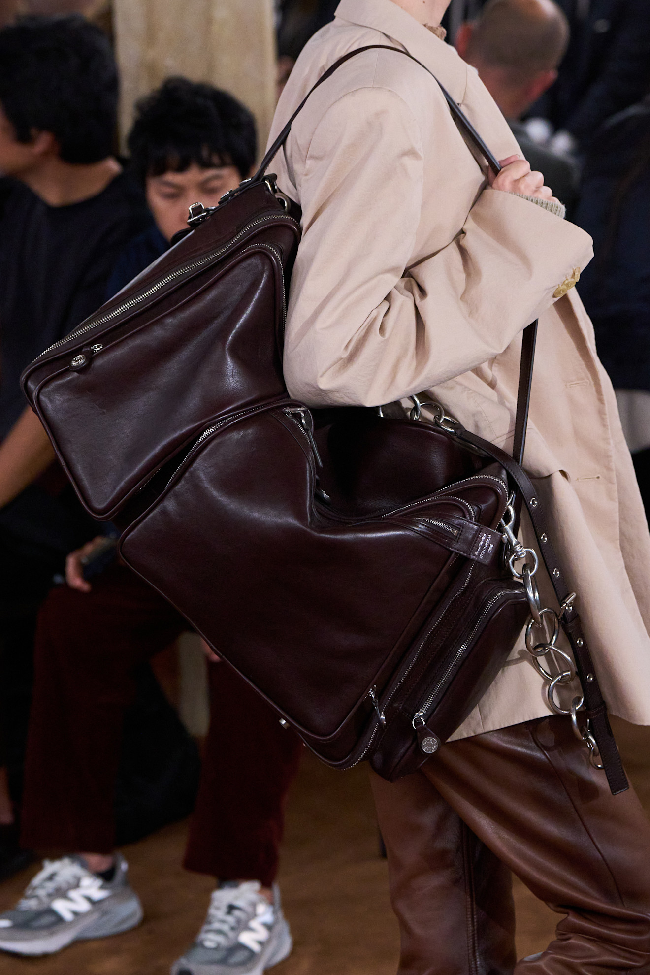 حقيبة من مجموعة الأزياء الجاهزة من Acne Studios لربيع وصيف 2026