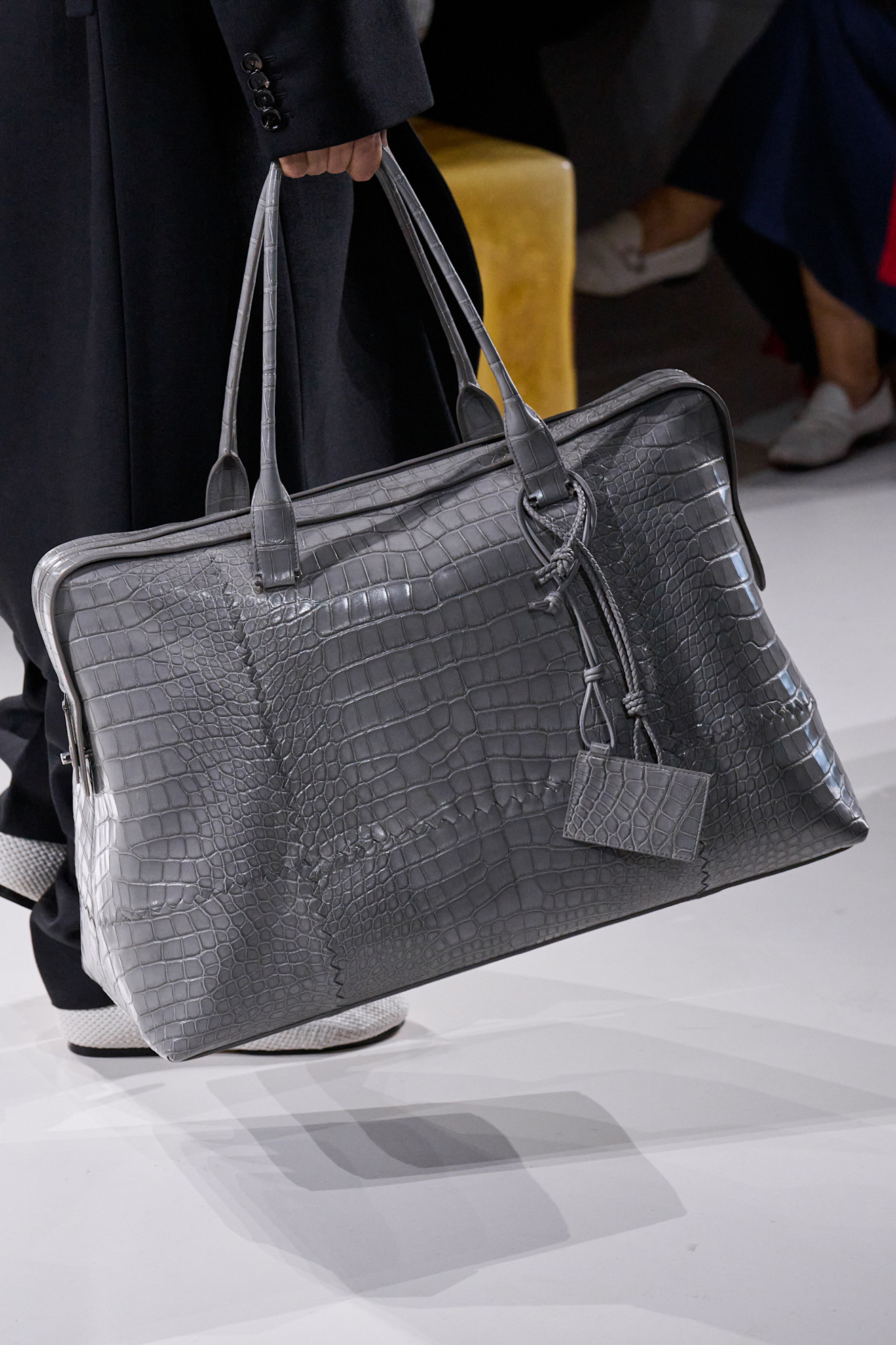 حقيبة من مجموعة الأزياء الجاهزة من Bottega Veneta لربيع وصيف 2026