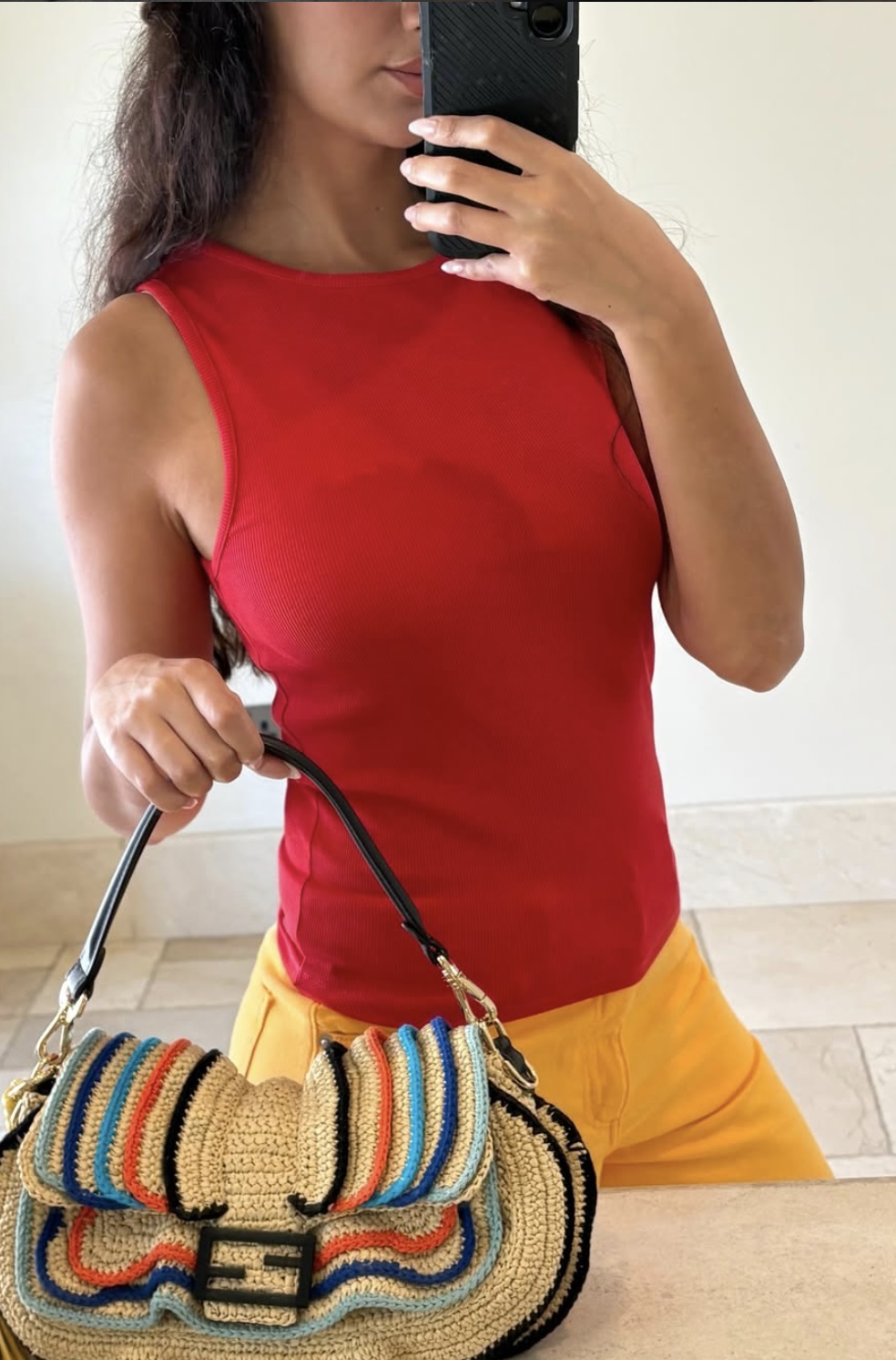 حقيبة Fendi Raffia Baguette على المؤثرة علا فرحات