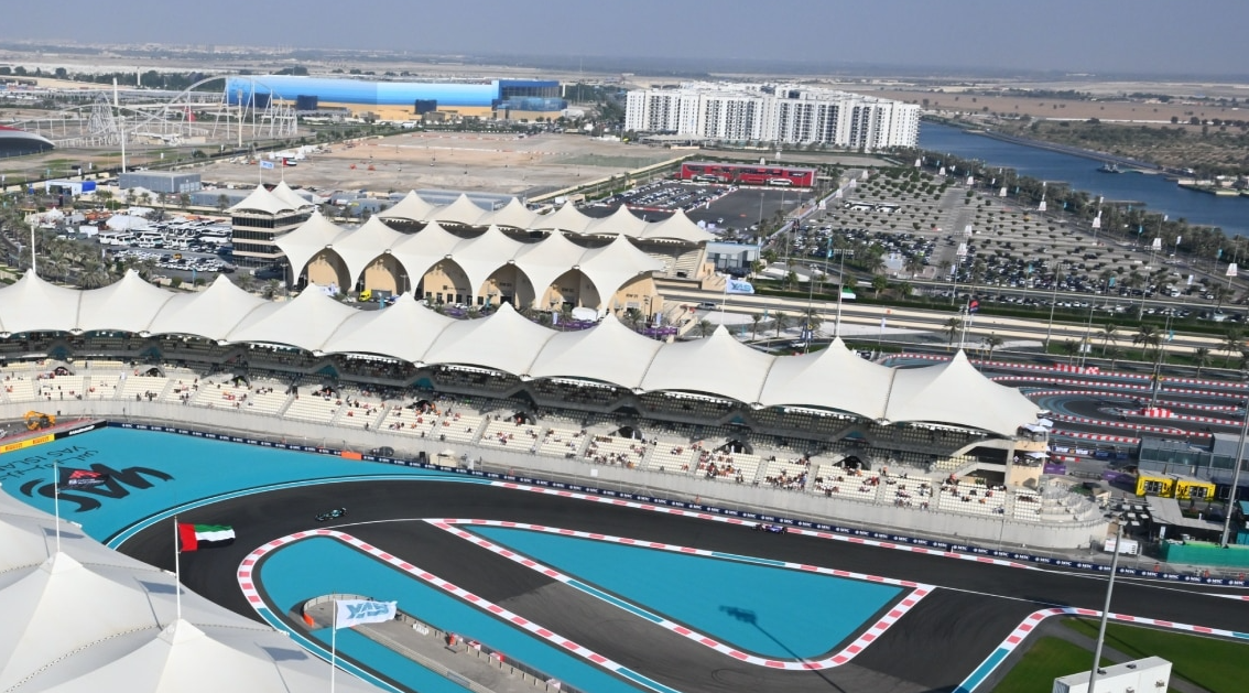 حلبة ياس وجهة مثالية لعشاق سباقات الفورميلا 1