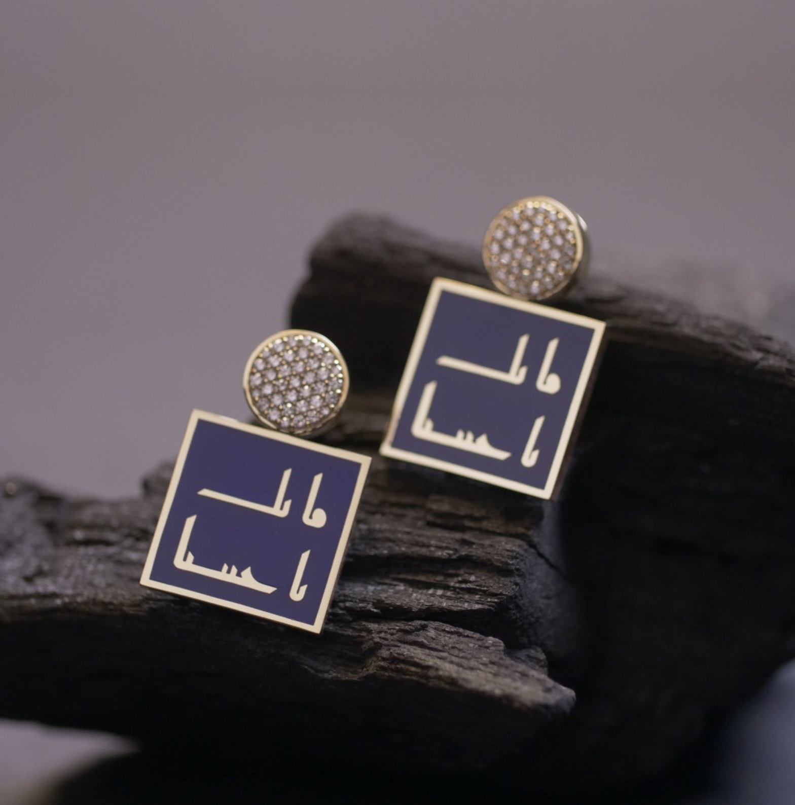 حلق من تصميم العلامة السعودية حنين صابر للمجوهرات-صورة ٣