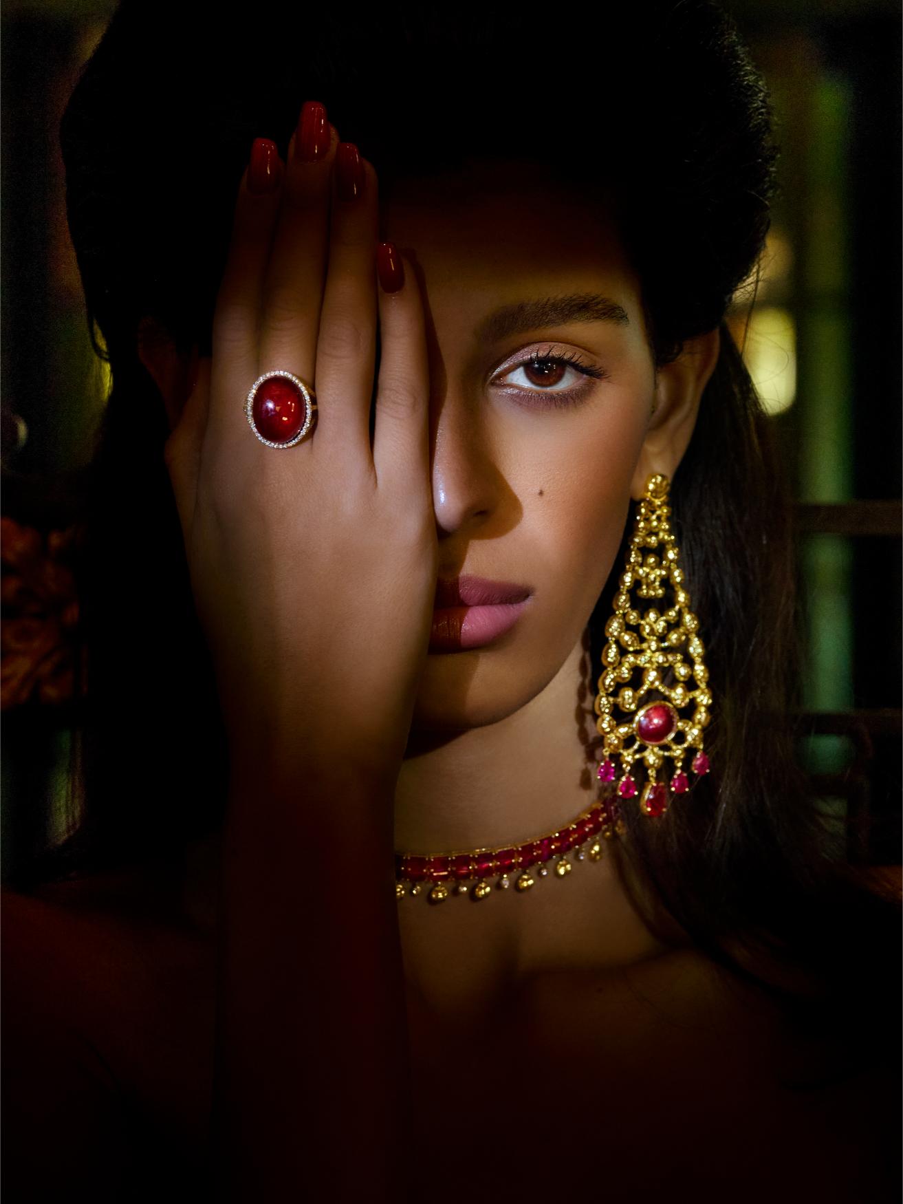 حلق وخاتم وعقد من مجموعة Dima Jewelry Visions of Gold