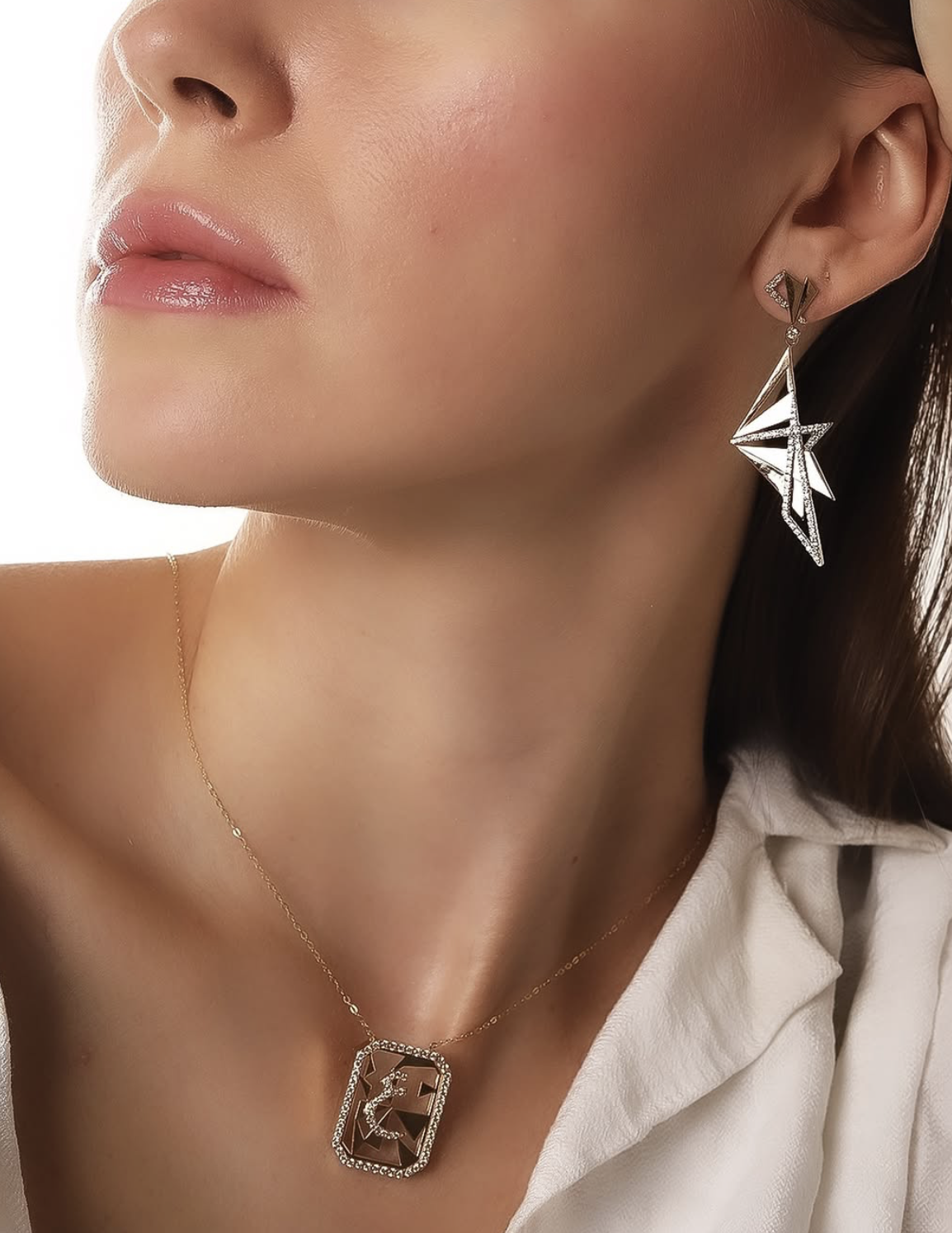 حلق وسلسال من تصاميم Alia Jewelry