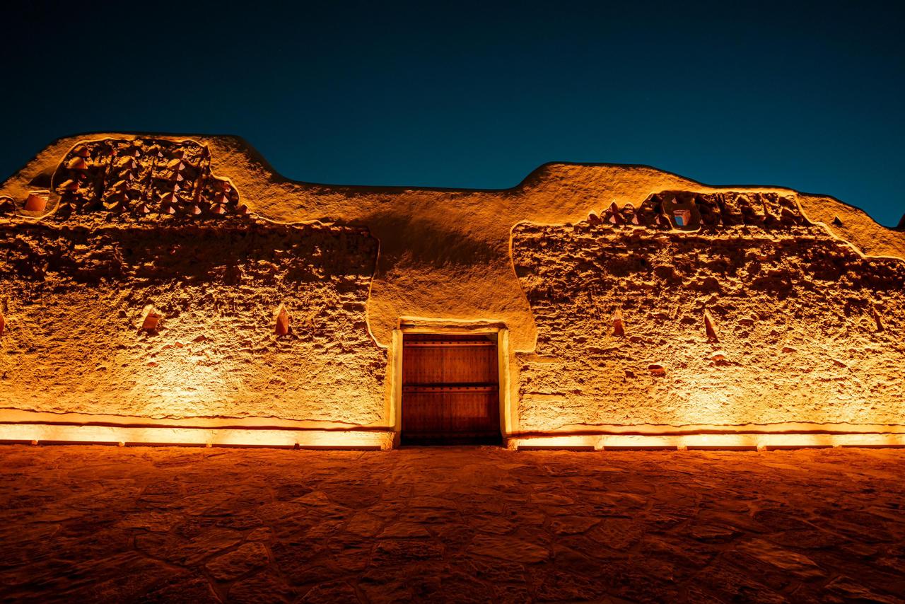 حين تحكي الجدران قصة العزوة… وتهمس التفاصيل بتاريخ لا يُنسى