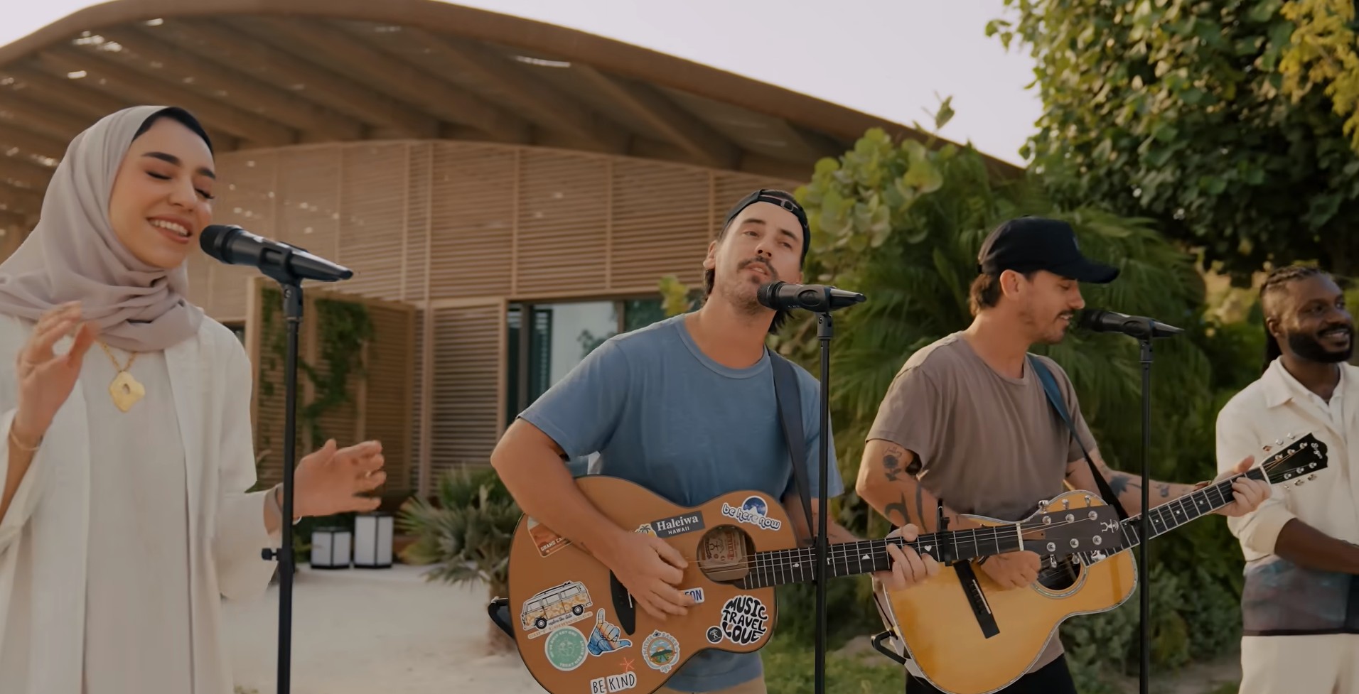 حين يتلاقى الصوت المميز مع زرقة الأفق في جزيرة شورى الساحرة