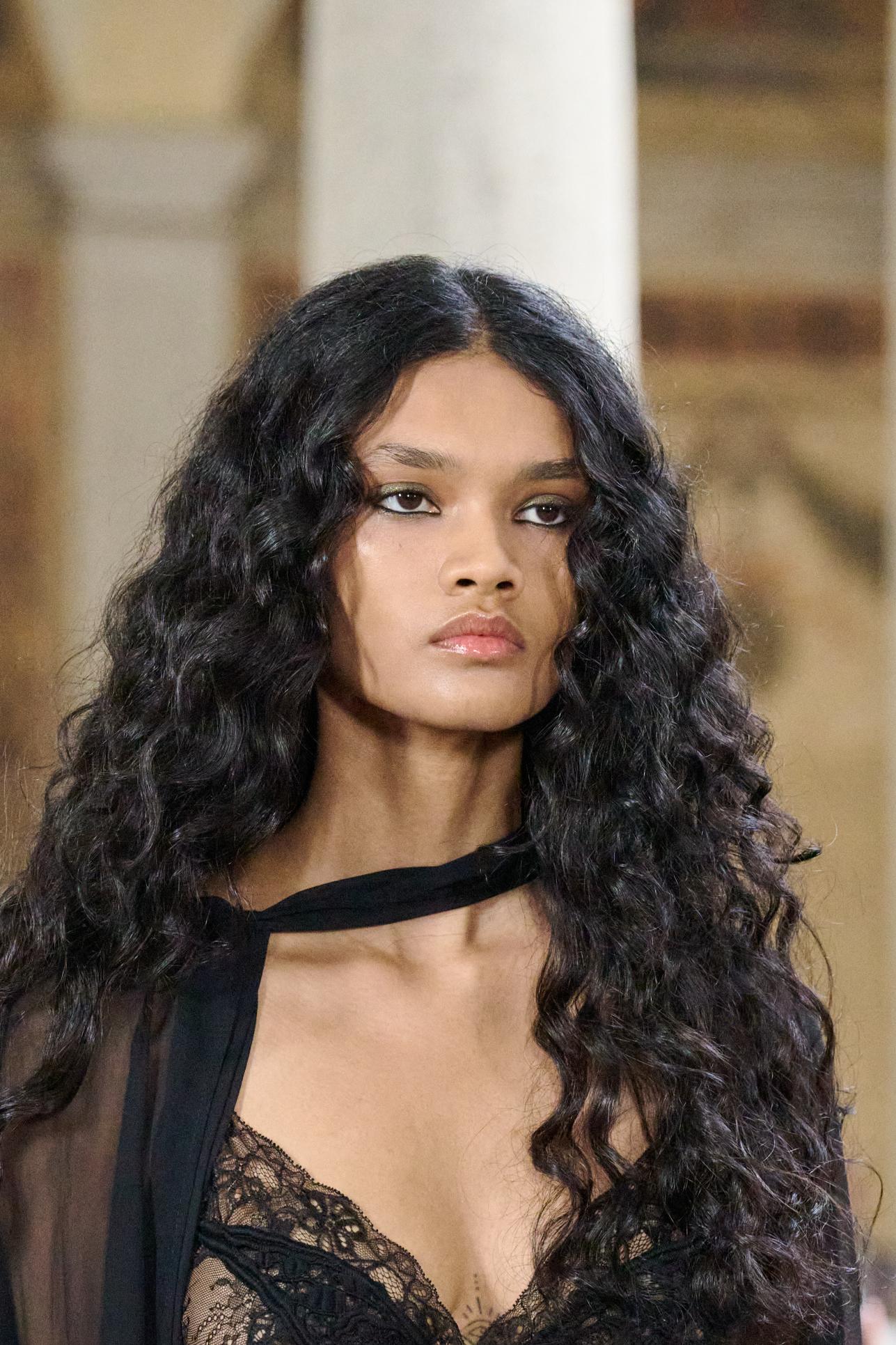 حّيل طببيعية ليبدو شعركِ كثيفًا في مناسباتكِ المتنوعة